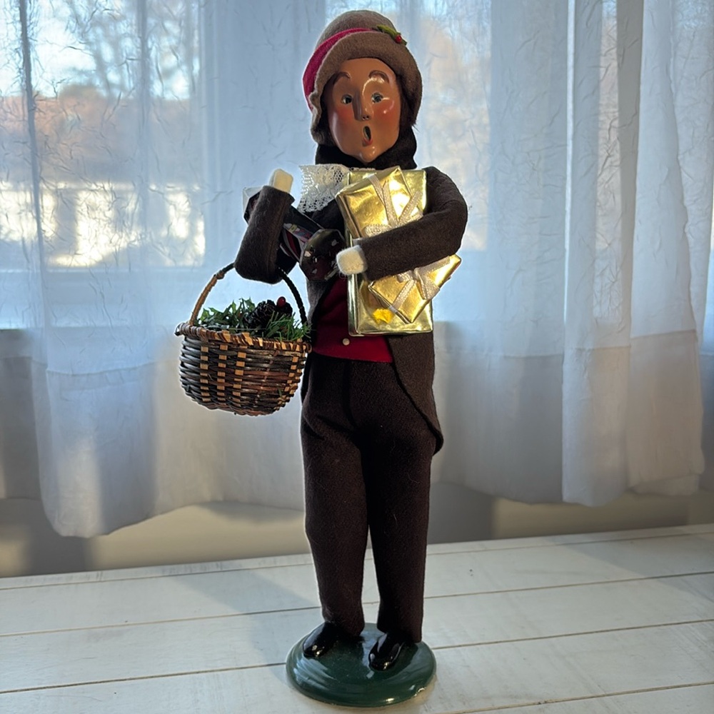 Byers choice
Victorian shopper